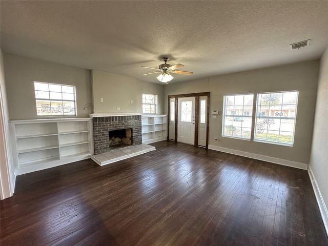 214 S 4th Street, Wills Point, TX 75169