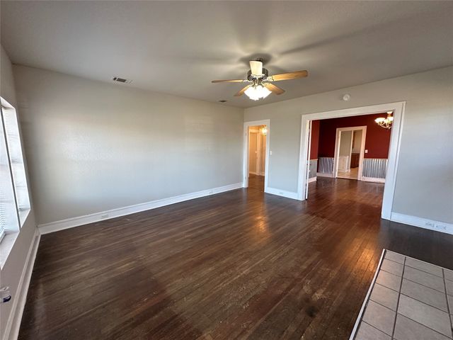 214 S 4th Street, Wills Point, TX 75169