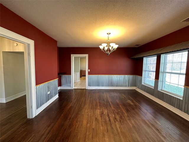 214 S 4th Street, Wills Point, TX 75169