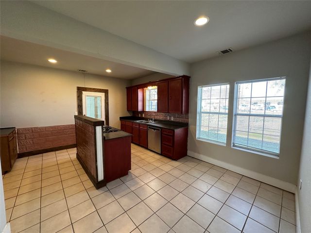 214 S 4th Street, Wills Point, TX 75169