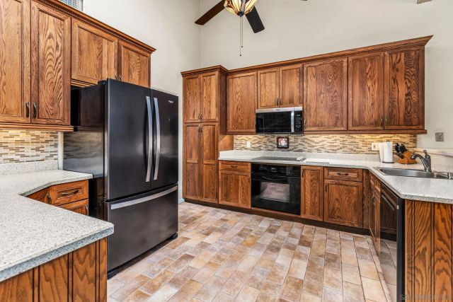 1364 Miraflores Gln, Escondido, CA 92026
