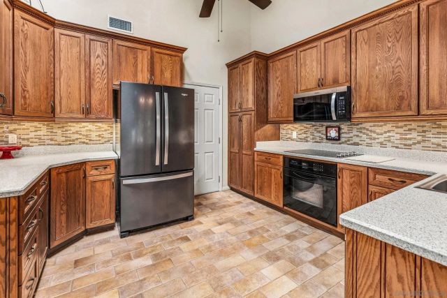 1364 Miraflores Gln, Escondido, CA 92026