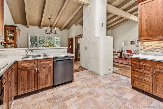 1364 Miraflores Gln, Escondido, CA 92026