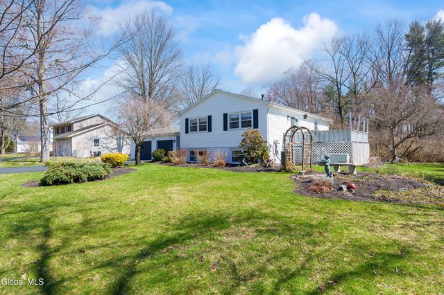 866 Huntingdon Drive, Niskayuna, NY 12309