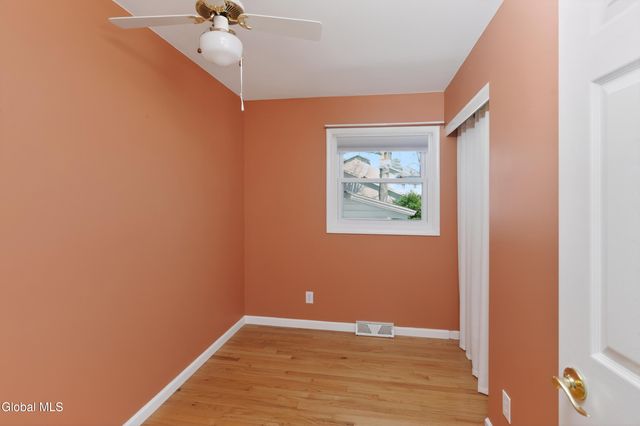 866 Huntingdon Drive, Niskayuna, NY 12309