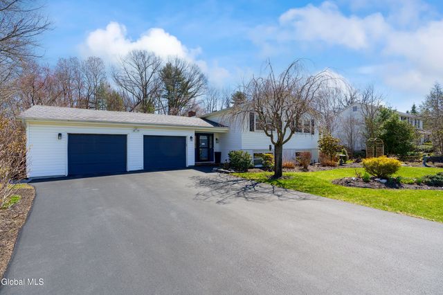 866 Huntingdon Drive, Niskayuna, NY 12309