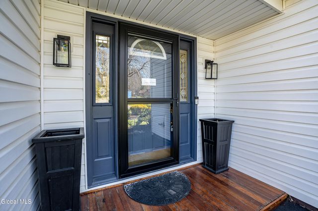866 Huntingdon Drive, Niskayuna, NY 12309