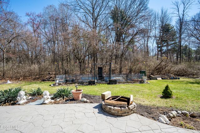 866 Huntingdon Drive, Niskayuna, NY 12309