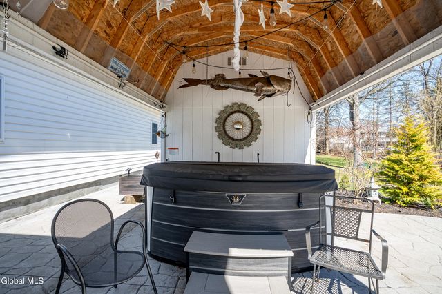 866 Huntingdon Drive, Niskayuna, NY 12309