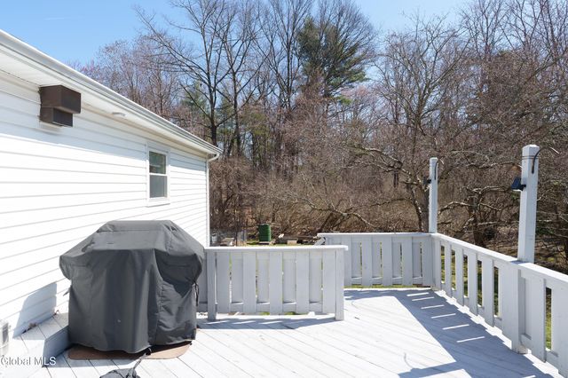 866 Huntingdon Drive, Niskayuna, NY 12309