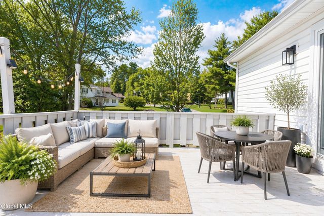 866 Huntingdon Drive, Niskayuna, NY 12309