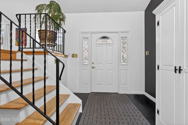 866 Huntingdon Drive, Niskayuna, NY 12309