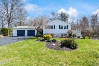 866 Huntingdon Drive, Niskayuna, NY 12309