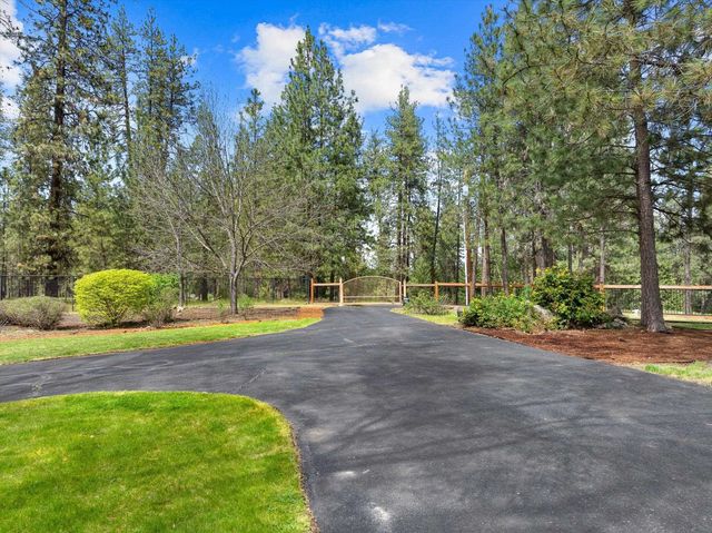 13609 W Charles Rd, Nine Mile Falls, WA 99026