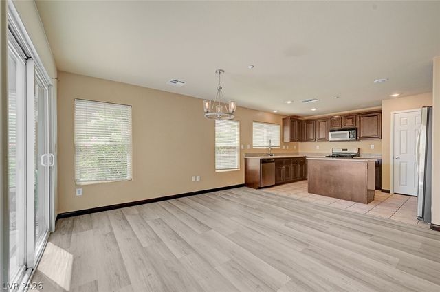 7333 Camden Pine Avenue, Las Vegas, NV 89129
