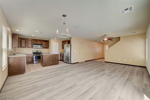 7333 Camden Pine Avenue, Las Vegas, NV 89129