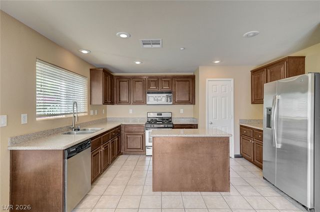 7333 Camden Pine Avenue, Las Vegas, NV 89129
