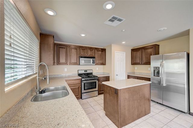 7333 Camden Pine Avenue, Las Vegas, NV 89129