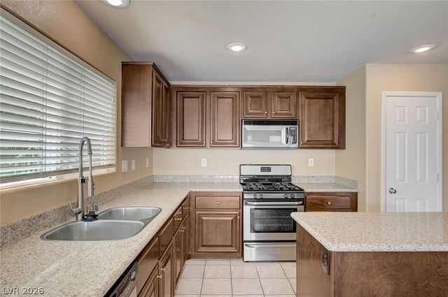 7333 Camden Pine Avenue, Las Vegas, NV 89129