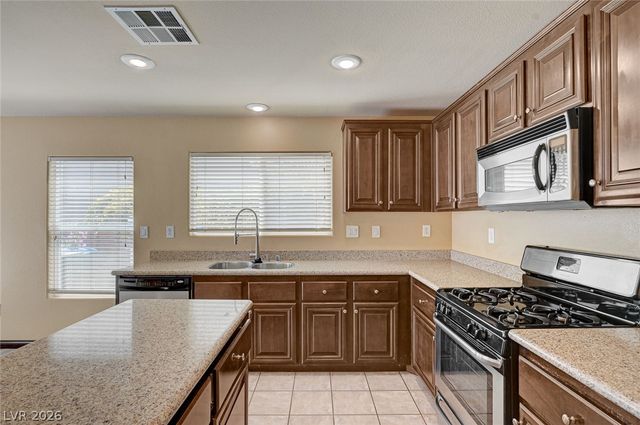 7333 Camden Pine Avenue, Las Vegas, NV 89129