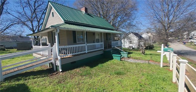 114 Hampton Street, Pelzer, SC 29669