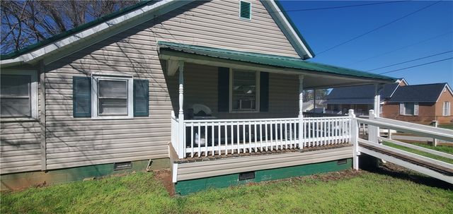 114 Hampton Street, Pelzer, SC 29669