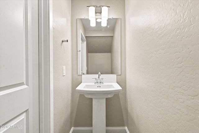 901 S Smith Road 1060, Tempe, AZ 85281