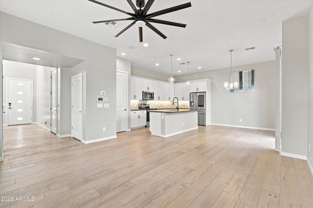 901 S Smith Road 1060, Tempe, AZ 85281