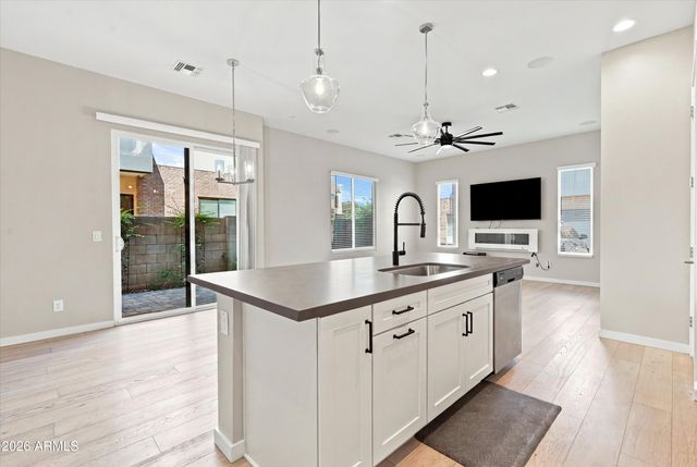 901 S Smith Road 1060, Tempe, AZ 85281