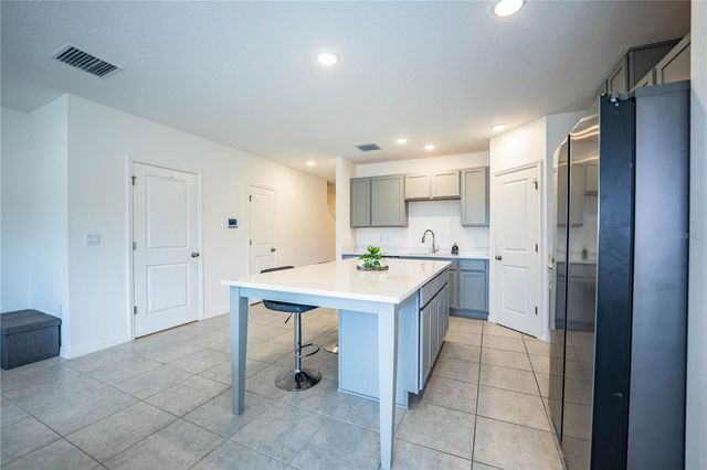 3883 ACADEMIA AVENUE, Lakeland, FL 33803