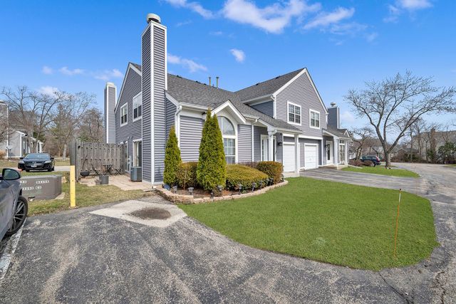 1390 N Knollwood Drive 1390, Palatine, IL 60067