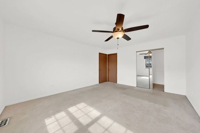 1390 N Knollwood Drive 1390, Palatine, IL 60067