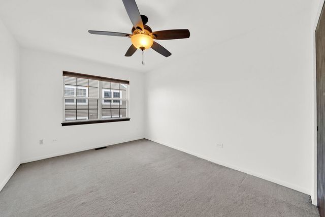 1390 N Knollwood Drive 1390, Palatine, IL 60067