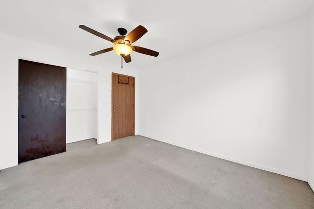 1390 N Knollwood Drive 1390, Palatine, IL 60067