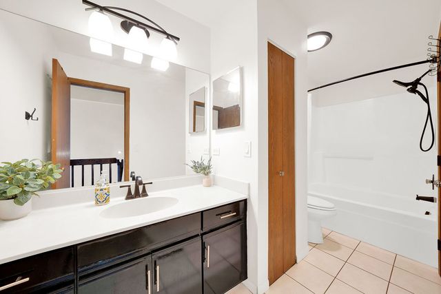 1390 N Knollwood Drive 1390, Palatine, IL 60067