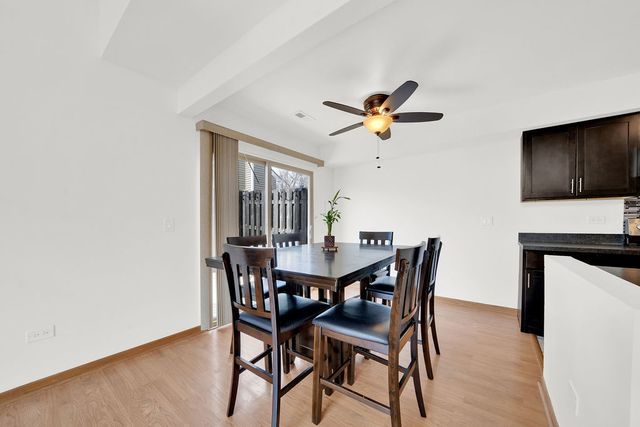 1390 N Knollwood Drive 1390, Palatine, IL 60067