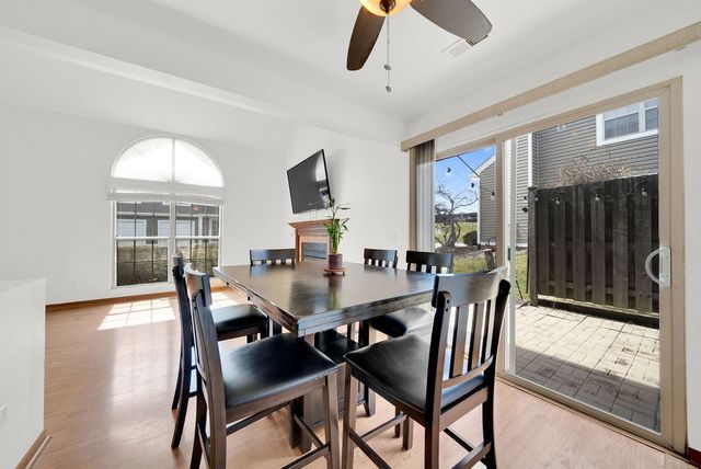 1390 N Knollwood Drive 1390, Palatine, IL 60067