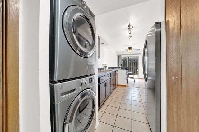 1390 N Knollwood Drive 1390, Palatine, IL 60067