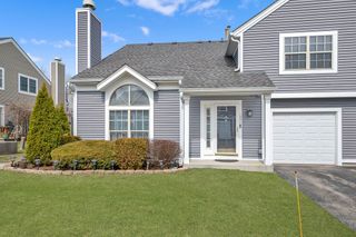 1390 N Knollwood Drive 1390, Palatine, IL 60067