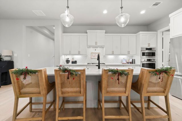 6802 W Bluff Drive, Magnolia, TX 77354