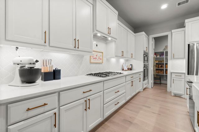 6802 W Bluff Drive, Magnolia, TX 77354