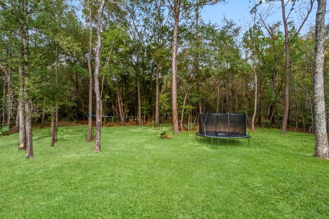 6802 W Bluff Drive, Magnolia, TX 77354