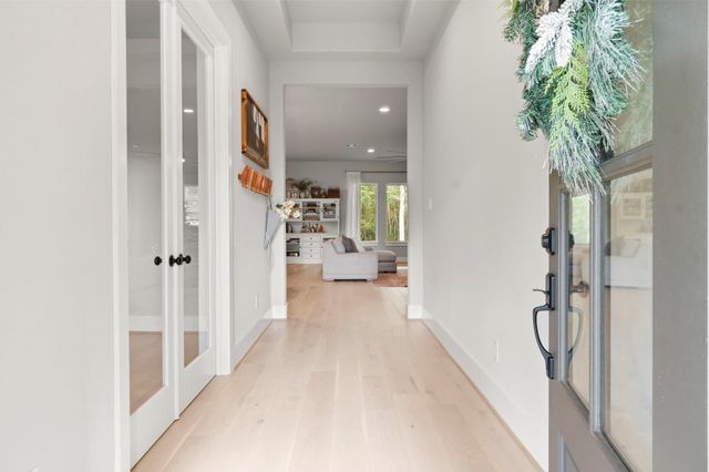 6802 W Bluff Drive, Magnolia, TX 77354