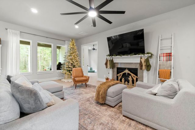 6802 W Bluff Drive, Magnolia, TX 77354