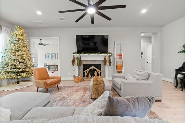 6802 W Bluff Drive, Magnolia, TX 77354