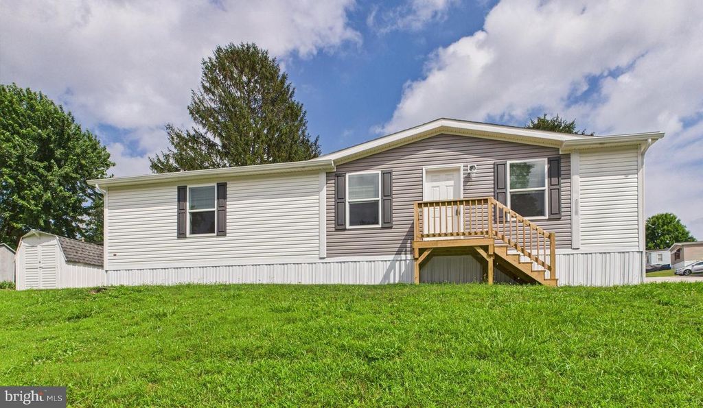 119 CHESTNUT HILL DR, York, PA 17408