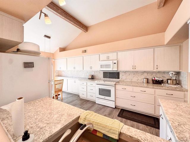 8585 Via Mallorca 4, La Jolla, CA 92037