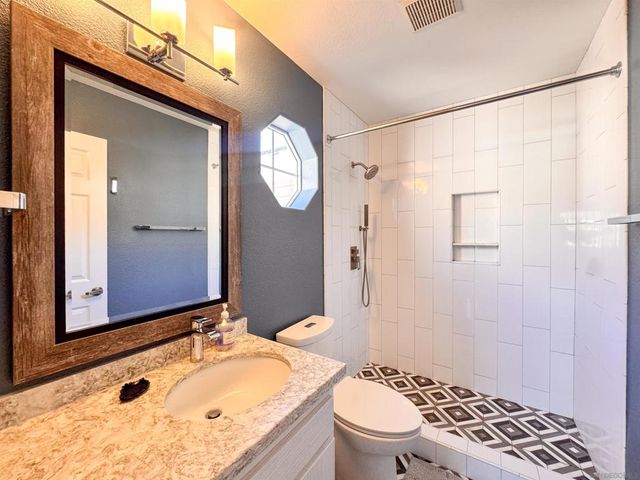 8585 Via Mallorca 4, La Jolla, CA 92037