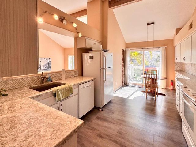 8585 Via Mallorca 4, La Jolla, CA 92037