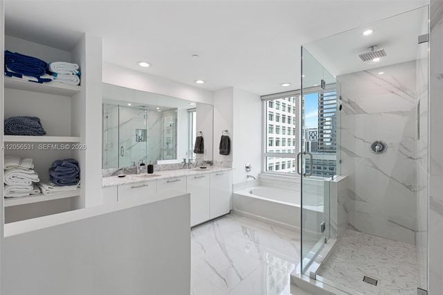 950 Brickell Bay Drive 2210, Miami, FL 33131